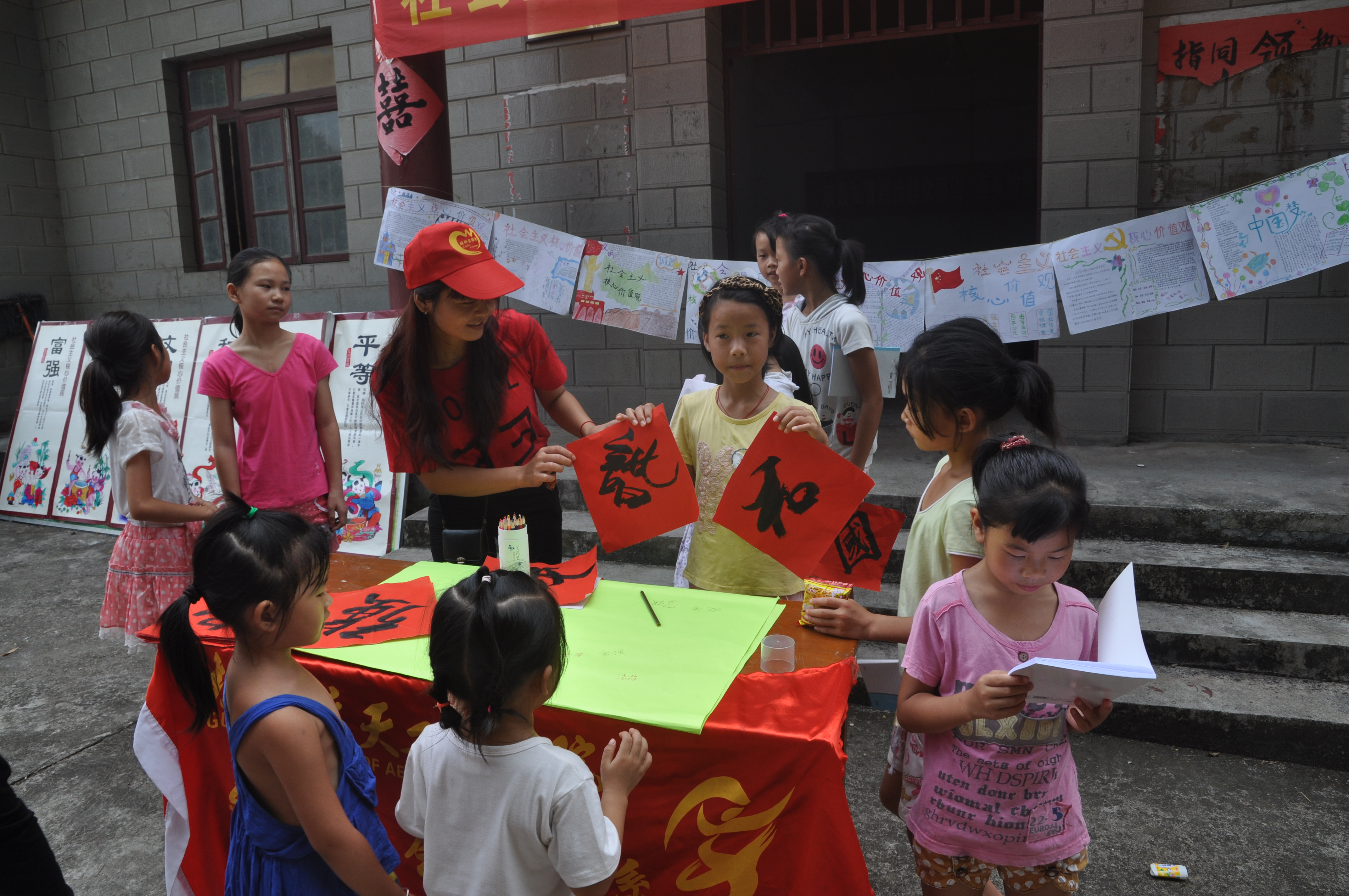 公司开展社会主义核心价值观和法治中国微宣传进社区活动 公司开展社会主义核心价值观和法治中国微宣传进社区活动